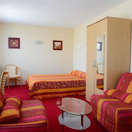 Logis Hotel Du Commerce Pont-d'Ouilly Buitenkant foto