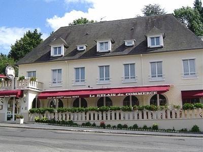 Logis Hotel Du Commerce Pont-d'Ouilly Buitenkant foto