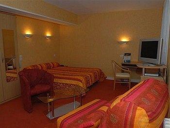 Logis Hotel Du Commerce Pont-d'Ouilly Buitenkant foto