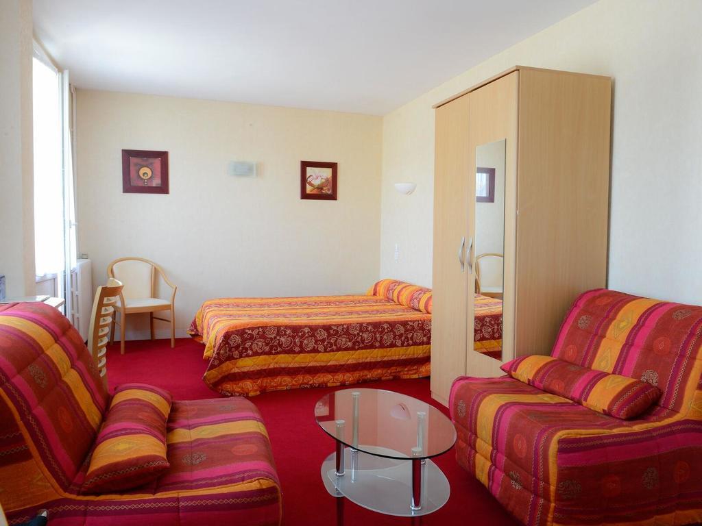 Logis Hotel Du Commerce Pont-d'Ouilly Buitenkant foto