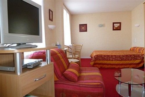 Logis Hotel Du Commerce Pont-d'Ouilly Buitenkant foto